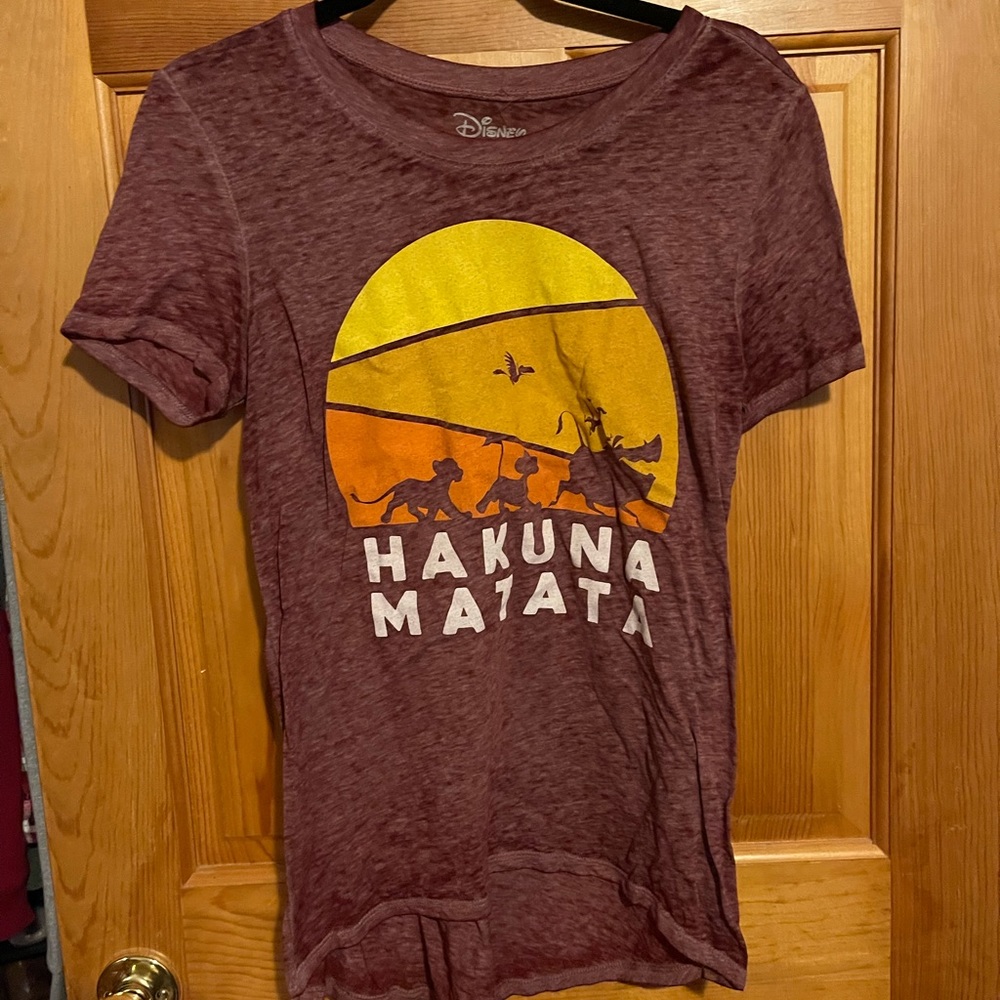Womens size m disney hakuna matata short sleeve